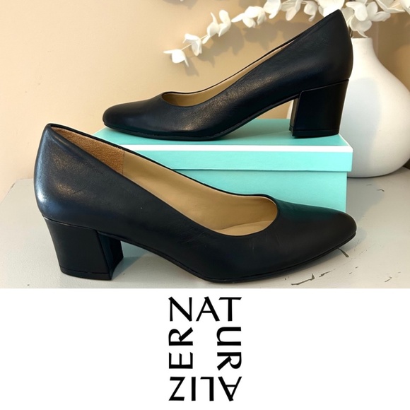 NWT NATURALIZER Carmen Black Leather Block Heel Pump Size 6 - Picture 1 of 15